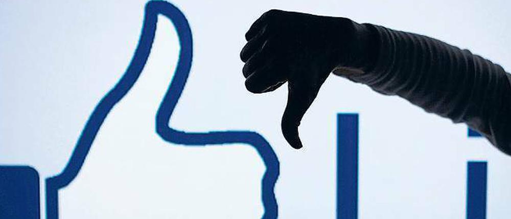 Ein „Like“ bekommt Facebook für seine Nutzungsbedingungen nicht. Das Bundeskartellamt zweifelt an der Zulässigkeit im Hinblick auf Datenschutzrichtlinien. 