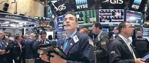 Dow Jones fällt um 500 Punkte. Als die Trader der New Yorker Börse zur Arbeit kamen, war ihnen schon klar, was ihnen der Tag bringen würde. 