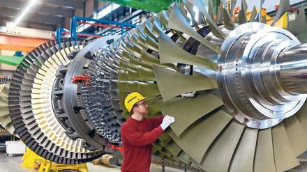 Im Berliner Siemens-Werk werden Gasturbinen für Kunden in 60 Ländern gefertigt. Der Standort könnte von einem Lieferungsauftrag durch Saudi-Arabien profitieren. 