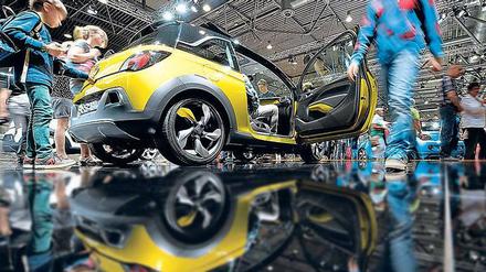 Bodenhaftung. Eine Imagekampagne und eine neue Modellpalette (hier der „Adam“) halfen Opel aus der Krise. Foto: Hendrik Schmidt/dpa