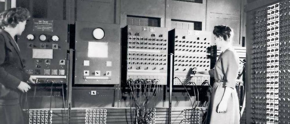 Pionierinnen. Der komplexe ENIAC-Computer der an der Universität von Pennsylvania wurde 1946 vor allem von Frauen programmiert.