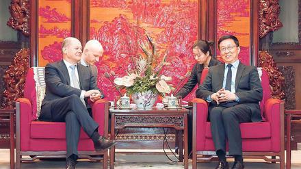 Gesprächsbereit. Bundesfinanzminister Olaf Scholz (SPD) trifft in Peking auf einen hohen Vertreter der chinesischen Regierung. 