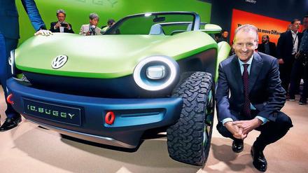 Ambitioniert. VW-Chef Herbert Diess will die Elektro-Mobiliät schneller vorantreiben. Die Wettbewerber sehen das kritisch. Bisher galt im Verband die Devise: Technologieoffenheit.