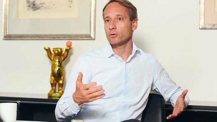 Axel Schweitzer, 1969 in Berlin geboren, führt als Vorstandsvorsitzender gemeinsam mit seinem Bruder Eric das Recyclingunternehmen Alba Group. Axel Schweitzer ist Inhaber eines Dauervisums für China und unterhält in Hongkong einen Zweitwohnsitz. 