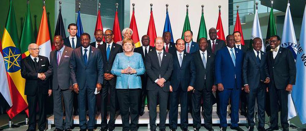 Afrika-Gipfel. Kanzlerin Angela Merkel mit afrikanischen Regierungschefs vor einem Jahr.