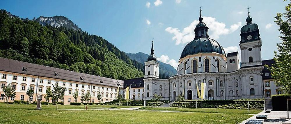 Eigentlich produzieren sie im Kloster Ettal bei Garmisch-Partenkirchen ihre traditionellen Klosterliköre.
