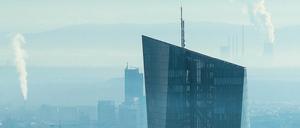 Im morgendlichen Smog. Der Sitz der EZB in Frankfurt.
