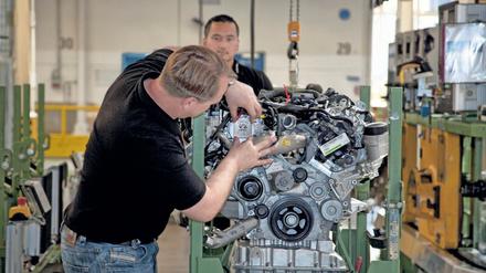 Bald Geschichte: Die Produktion eines Dieselmotors im Berliner Mercedes-Werk. 