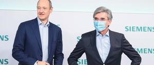Der Chef und sein Nachfolger. Joe Kaeser (rechts) und Roland Busch stellen am 12.11.2020 in München die Geschäftszahlen vor.