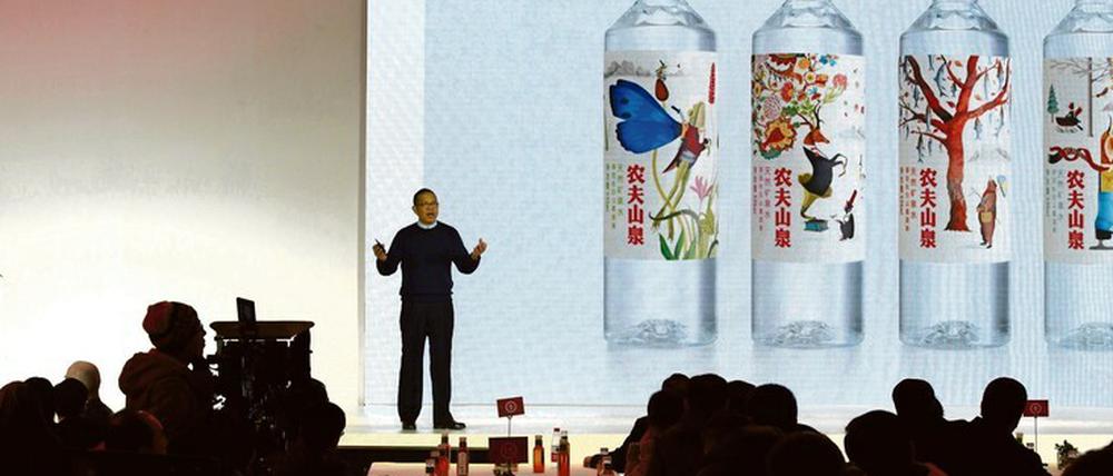 Zhong Shanshan bei der Präsentation neuer Produkte.