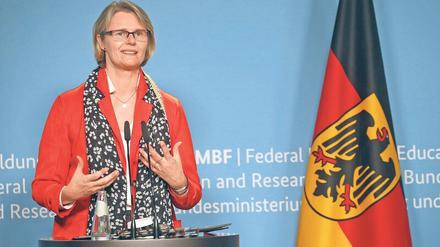 Macht keine glückliche Figur. Bundesforschungsministerin. Anja Karliczek (CDU), deren Haus 500 Millionen Euro bereitstellt.