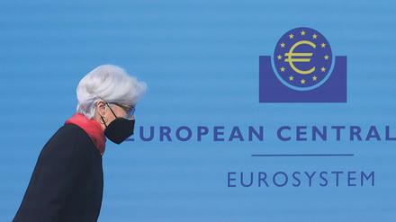 Schafft EZB-Chefin Christine Lagarde die Zinswende, auch wenn dadurch hochverschuldete Länder im Süden Europas in Schwierigkeiten geraten? Bei einer Inflationsrate, die längerfristig um die drei Prozent pendelt, muss die Geldpolitik handeln. k/Imago
