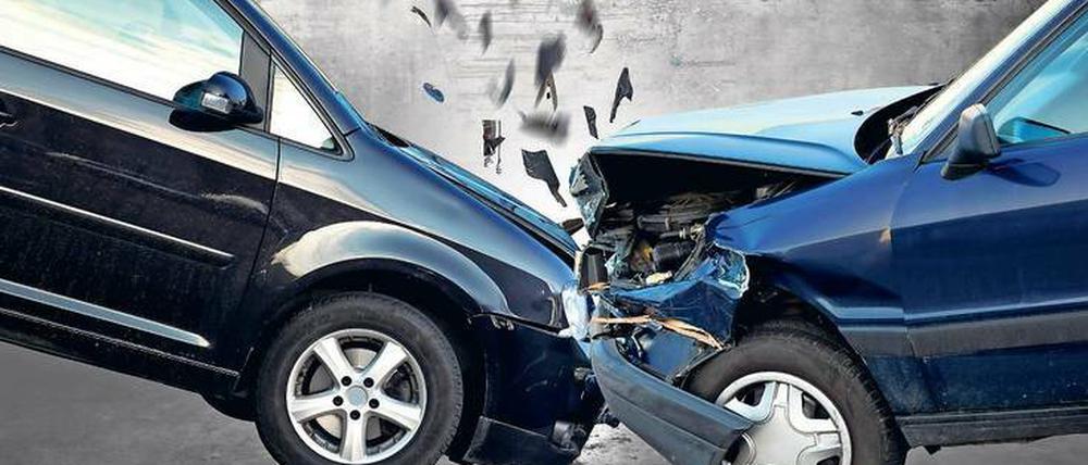 Bei einem Unfall steigen Kosten schnell in die Höhe. Neben der Haftpflichtversicherung sorgen Kaskoversicherungen dafür, dass auch Schäden am eigenen Auto von der Versicherung übernommen werden. 