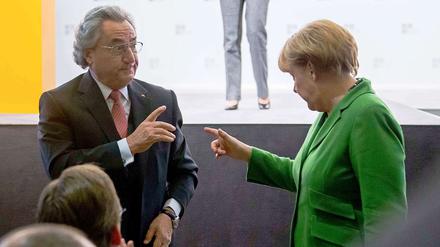 Aufgepasst - Arbeitgeberpräsident Hundt und Bundeskanzlerin Merkel treffen sich in Berlin.