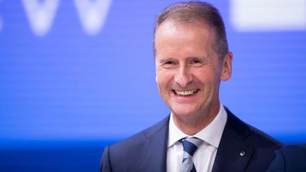 Kein Dax-Vorstand verdient mehr: VW-Chef Herbert Diess hat gut lachen.