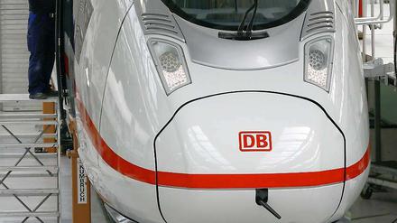 Die neuen ICE-Züge können wegen technischer Probleme noch nicht geliefert werden. Die Deutsche Bahn geht also erneut mit zu wenig Zügen in den Winter. 