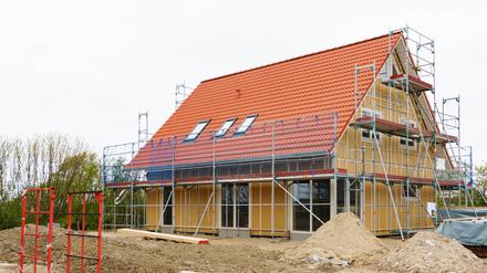 Holzhaus-Neubau im Siedlungsgebiet Schleswig-Holstein Germany
