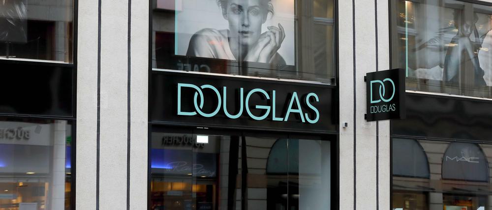 Kassel-Innenstadt: Filiale der Drogeriekette Douglas in der Fußgängerzone