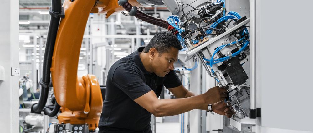 Der Fachkräftemangel bei Robotik-Ingenieure wird sich bis voraussichtlich noch 2030 verschärfen.