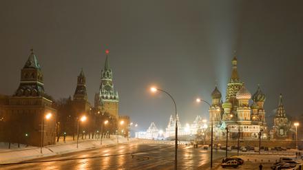 Der Kreml in Moskau bei Nacht.