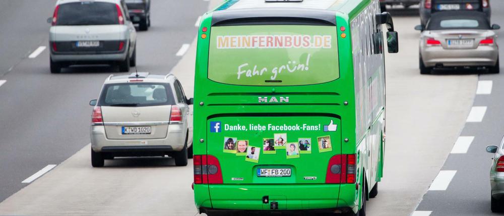 Das Fernbus-Netz in Deutschland ist in diesem Jahr noch dichter geworden. Die Zahl der Fernbuslinien stieg von Oktober 2014 bis Oktober 2015 um 74 auf 326. 