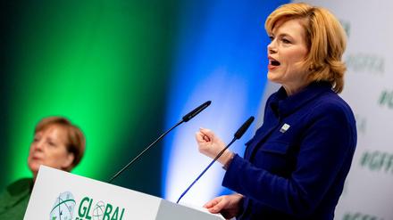 Bundeslandwirtschaftsministerin Julia Klöckner (r.) am Freitag auf dem Global Forum for Food and Agriculture, an dem auch Bundeskanzlerin Angela Merkel teilnahm