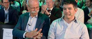 "Frenemy", eine Mischung aus Freund und Feind, nennt Daimler-Chef Dieter Zetsche (l.) den Uber-Gründer Travis Kalanick. Am Mittwoch trafen sie auf der Berliner Internetkonferenz Noah zum ersten Mal aufeinander. 