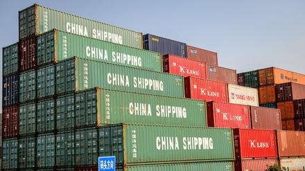 Container am Internationalen Containerhafen in Shanghai.