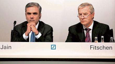 Anshu Jain (L) and Jürgen Fitschen, Co-Chefs der Deutschen bank, wollen laut "Wall Street Journal" ihren Rücktritt erklären.