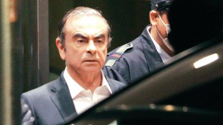 Carlos Ghosn, ehemaliger Vorstandsvorsitzender des Autobauers Nissan, verlässt das Tokyo Detention Center. 
