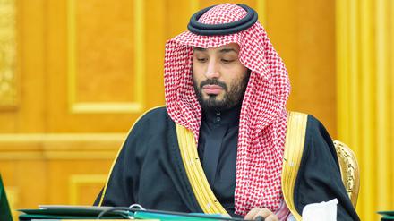 Saudi-Arabien hat im Westen einen schlechten Ruf, weil Mohammed bin Salman Kritiker ins Gefängnis stecken lässt und nach Erkenntnissen der USA und der UNO verantwortlich war für den Mord an dem Journalisten Jamal Khashoggi.