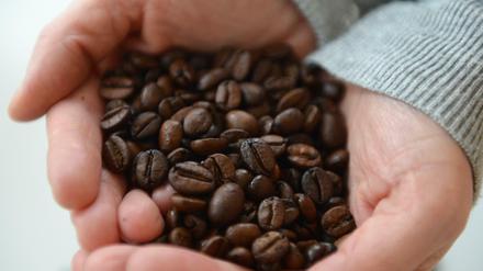 Rohkaffee und der US-Dollar werden teurer, das bekommen deutsche Kaffeetrinker zu spüren. 