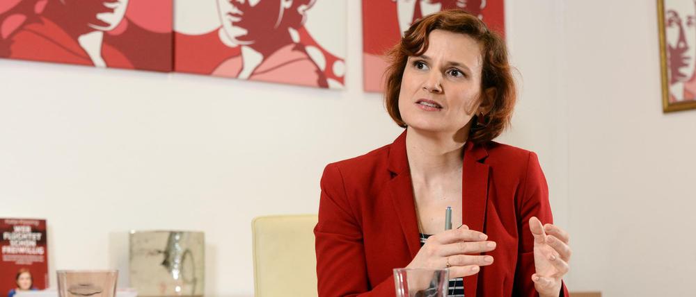 Katja Kipping, seit 2012 Parteichefin der Linken und seit 2005 Mitglied des Deutschen Bundestages, in ihrem Berliner Büro.