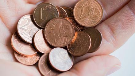Viele Einzelhändler in Kleve verzichten seit Anfang Februar auf Ein- und Zwei-Cent-Münzen. Nach holländischem Vorbild soll der Endpreis auf- oder abgerundet werden.