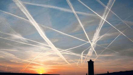 Obwohl 90 Prozent der Weltbevölkerung noch nie ein Flugzeug von Innen gesehen haben, ist das Fliegen zum Klimakiller geworden.