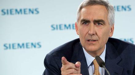 Peter Löscher ist sich seiner Sache sicher: "Ich bin vom Aufsichtsrat einstimmig für eine zweite Amtszeit berufen worden. Jetzt machen wir uns an die nächste Etappe. Die erste ist extrem erfolgreich verlaufen", sagt der Siemens-Chef.