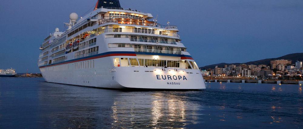 Ziel Mallorca: Kreuzfahrten - hier das Kreuzfahrtschiff Europa vor dem Hafen von Palma - sind gefragt. 