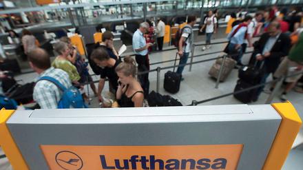 Lufthansa-Kunden müssen sich auf Komplikationen einstellen. Die Flugbegleiter wollen ab Donnerstag streiken.