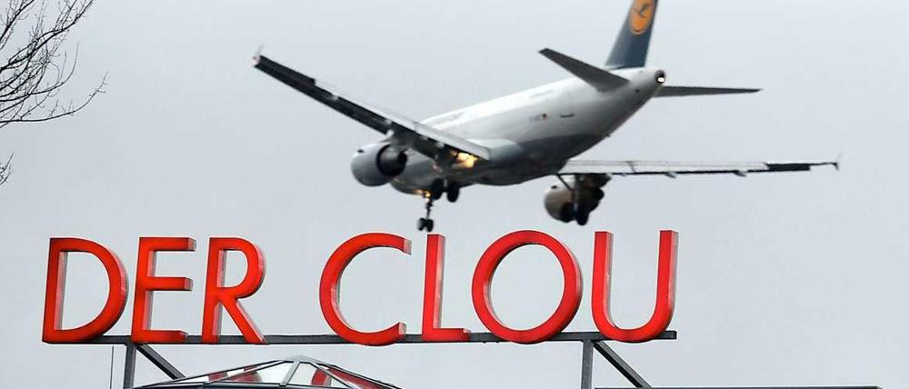 Ein Clou ist der neue Berliner Großflughafen noch nicht - das belastet auch Lufthansa.
