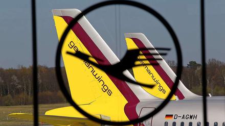 Schatten über Germanwings. Die Billigairline der Lufthansa könnte in eine neue Gesellschaft mit günstigeren Strukturen überführt werden.