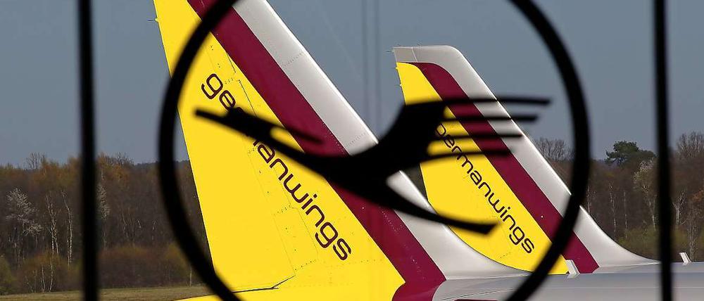Schatten über Germanwings. Die Billigairline der Lufthansa könnte in eine neue Gesellschaft mit günstigeren Strukturen überführt werden.