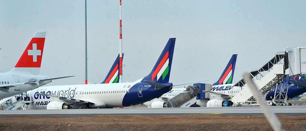 Die ungarische Fluglinie Malev muss wegen unbeglichener Rechnungen den Betrieb einstellen.