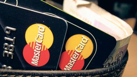 Der Gebührenfresser im eigenen Portemonnaie: Mastercard kassierte offenbar zu hohe Gebühren, die nicht mit EU-Regeln konform sind.