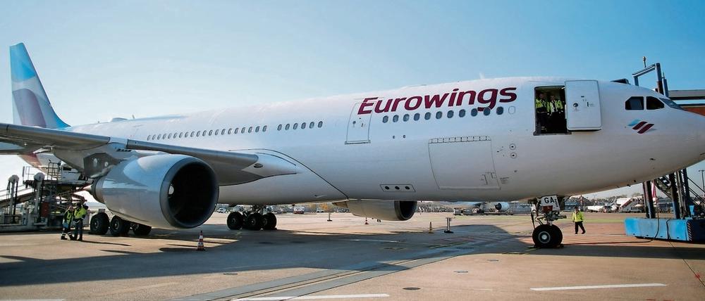 Das Personal der Billigfluglinie Eurowings wird nicht nach den Lufthansa-Tarifen bezahlt.