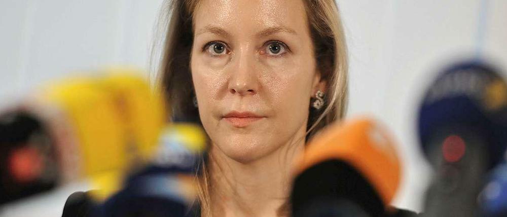 „Es ist nichts mehr da“, sagte Meike Schlecker Ende Januar 2012 über das private Vermögen der Familie. Die Tochter von Anton Schlecker äußerte sich auf einer Pressekonferenz am Stammsitz in Ehingen – die erste Pressekonferenz von Schlecker seit 1990.