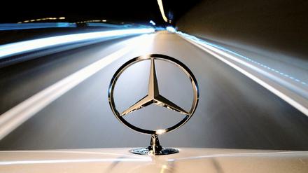 Alt, spießig, ernst, arrogant, unsportlich und dick: Mercedes-Fahrer haben ein Imageproblem. 