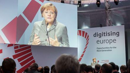 Auf allen Kanälen. Angela Merkel spricht bei der Konferenz der Vodafone-Stiftung in Berlin.