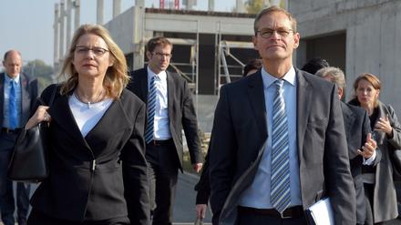 Berlins Regierender Bürgermeister Michael Müller (SPD) und Wirtschaftssenatorin Cornelia Yzer (CDU) gehören zum Steuerungskreis Industriepolitik, der sich am Montag bei Berlin Chemie traf. 