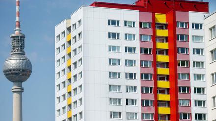 Mehr als vier Millionen Haushalte wohnen in den größten deutschen Städten zu teuer oder in beengten Verhältnissen. 