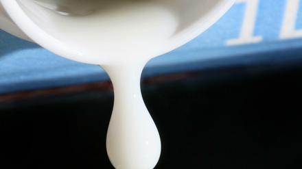 Billiger als Wasser: Mit 46 Cent pro Liter hat frische Milch bis vor wenigen Tagen weniger gekostet als Mineralwasser. 